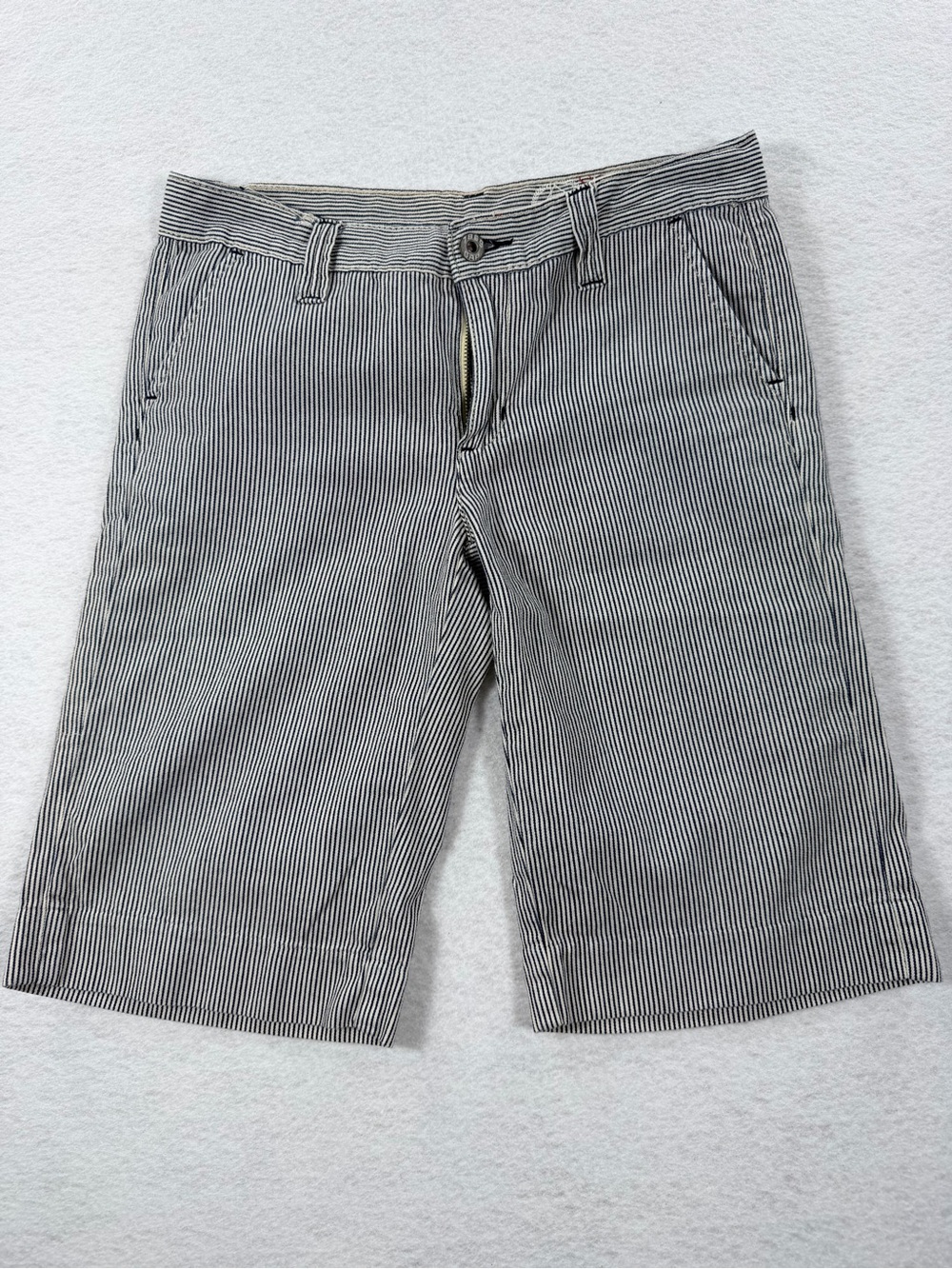 Gap 1969 Women’s Navy & White Pinstripe Flat Front Shorts Bermuda Railroad 2